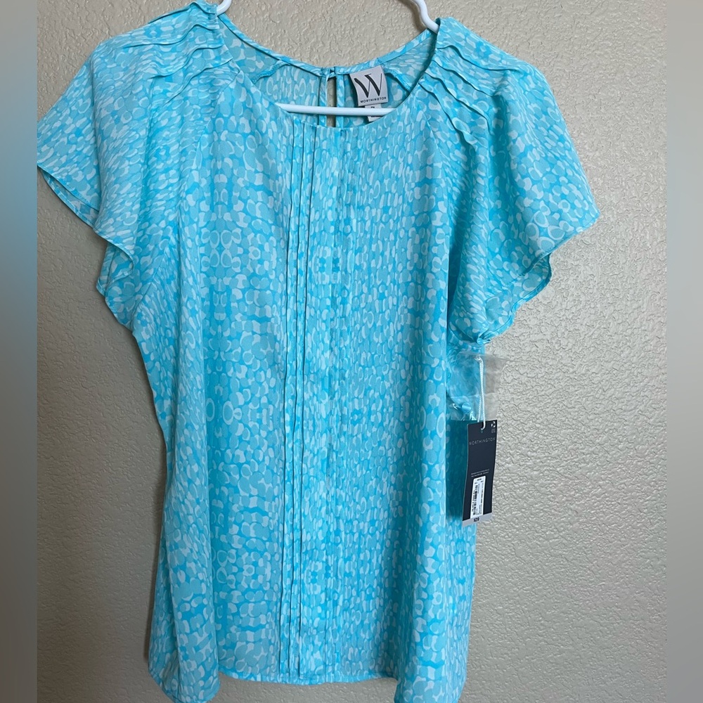 New with tags Worthington Blue comfortable and lightweight short sleeve top.